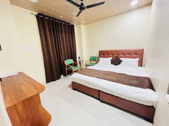 Shri Shiv Ganga Bhakt Niwas Standard Double AC Room 5