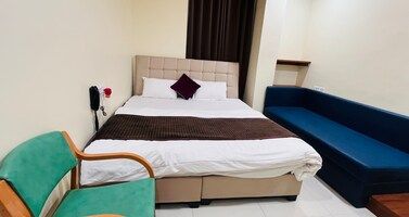 Shri Shiv Ganga Bhakt Niwas Triple AC Room with King Bed and Sofa 2