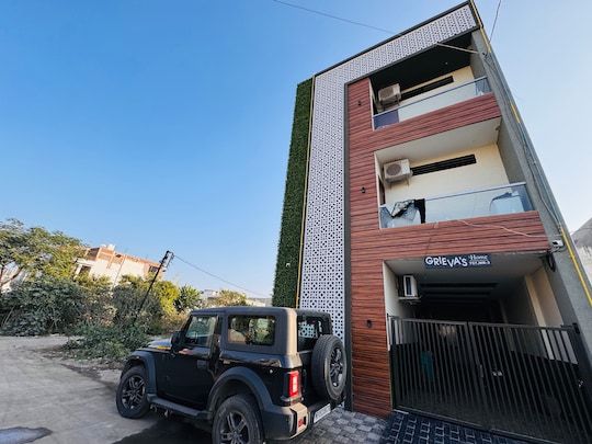 Home Escape 1BHK Bliss with Balcony Near Mahalaxmi Nagar