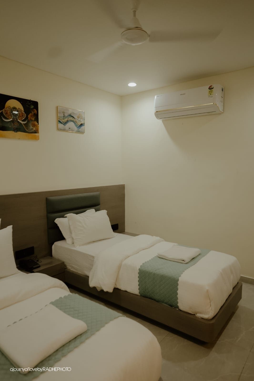 Hotel Nivasa Deluxe Room