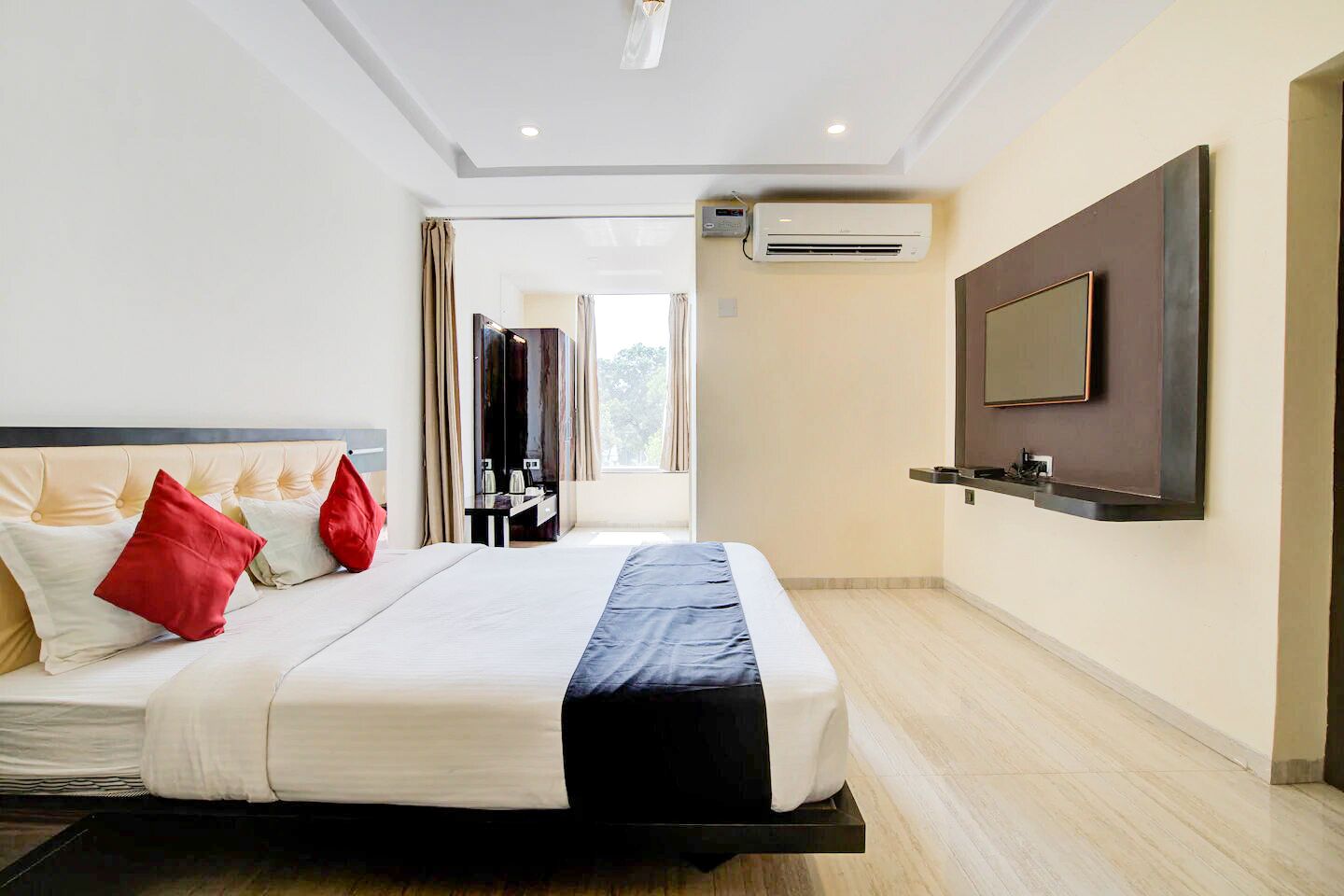 Hotel Saffron Suites Premium Room 7