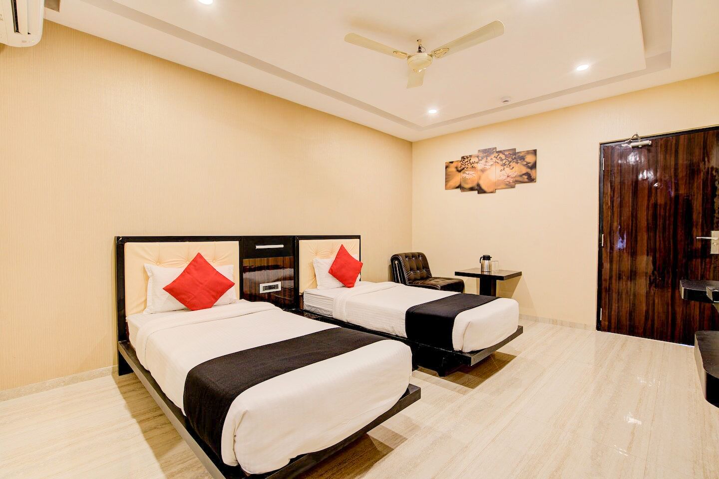 Hotel Saffron Suites Premium Room 6