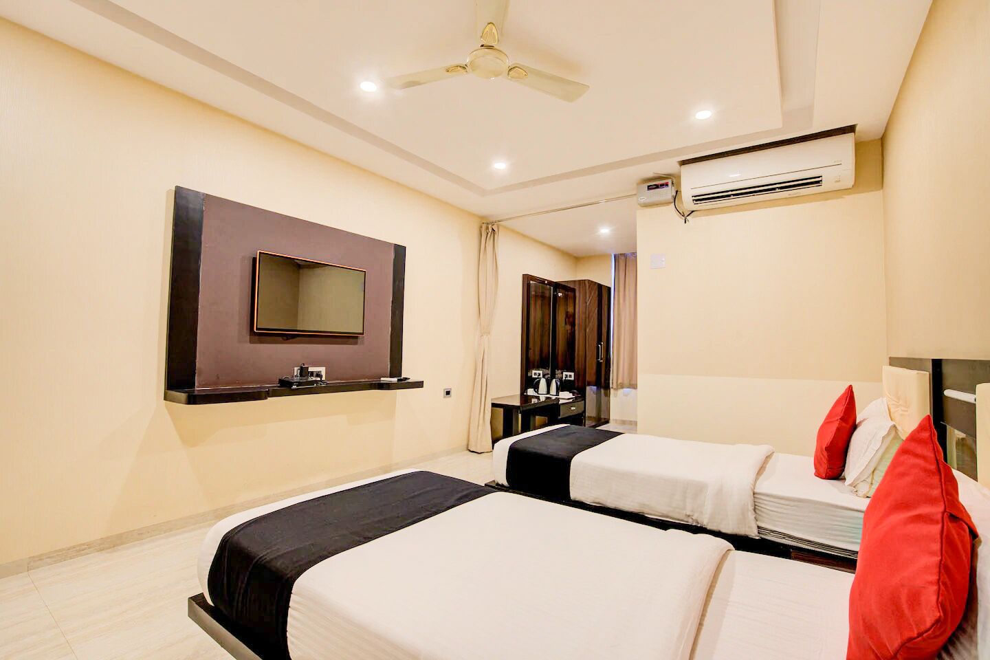 Hotel Saffron Suites Premium Room 8