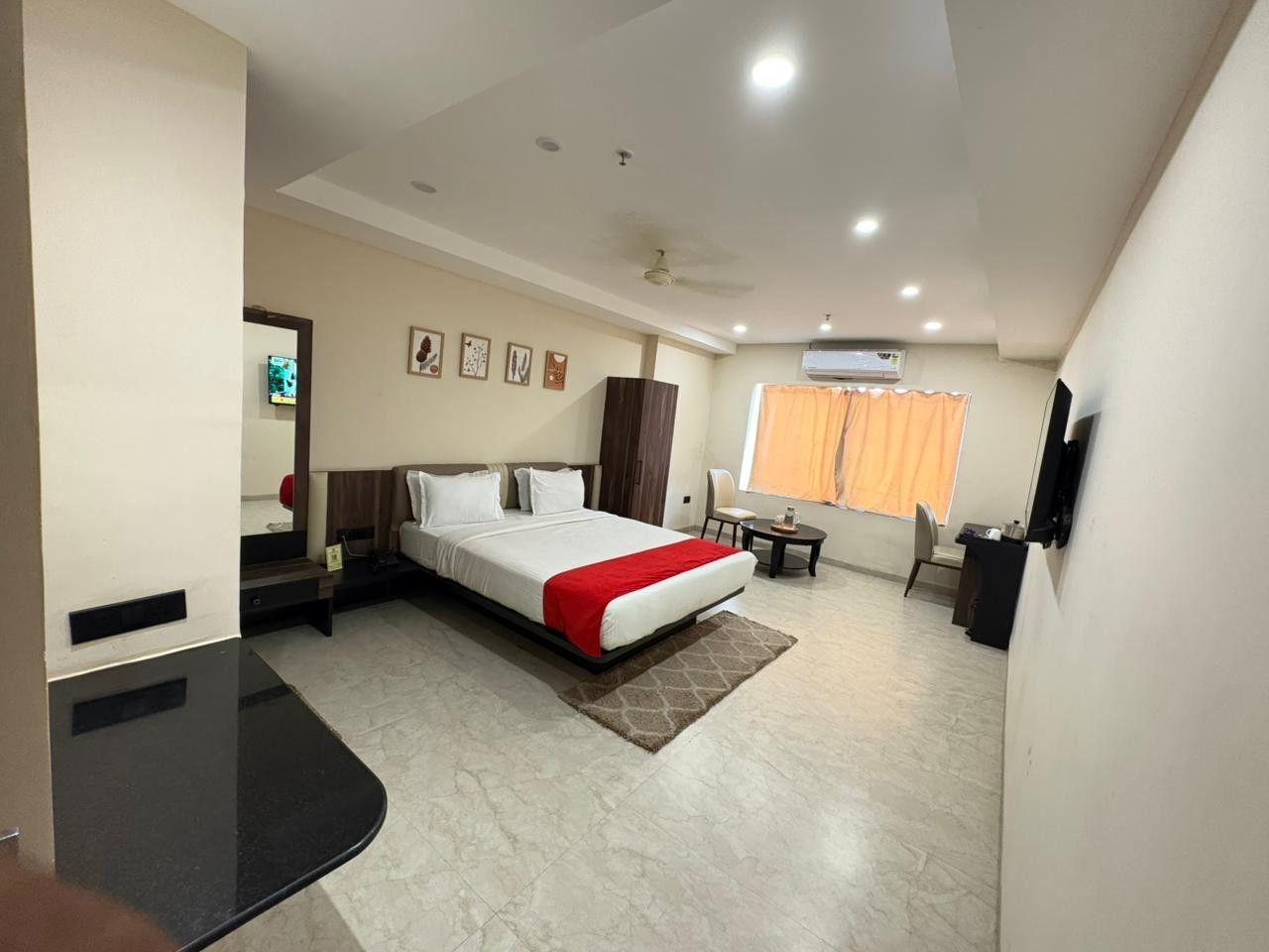 Hotel Saffron Suites Jr. Suite