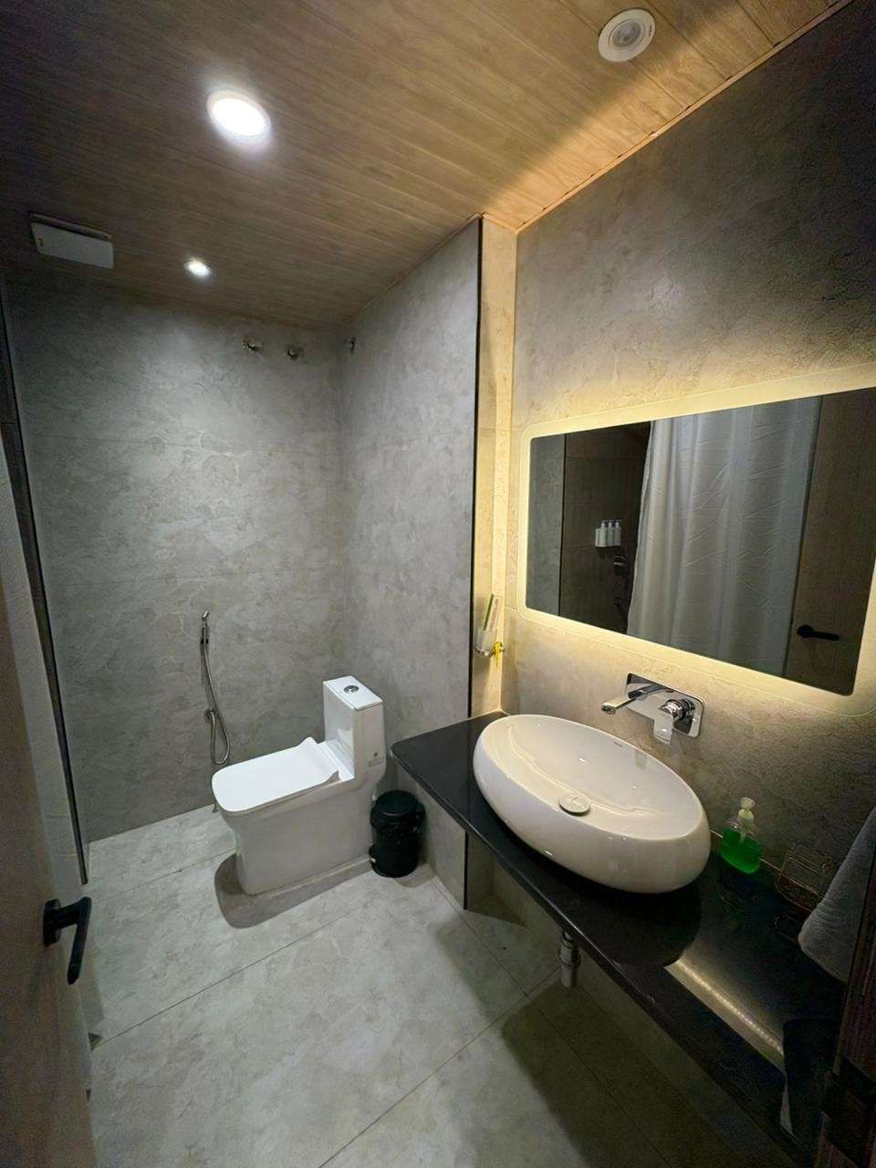 Hotel Saffron Suites Jr. Suite 13