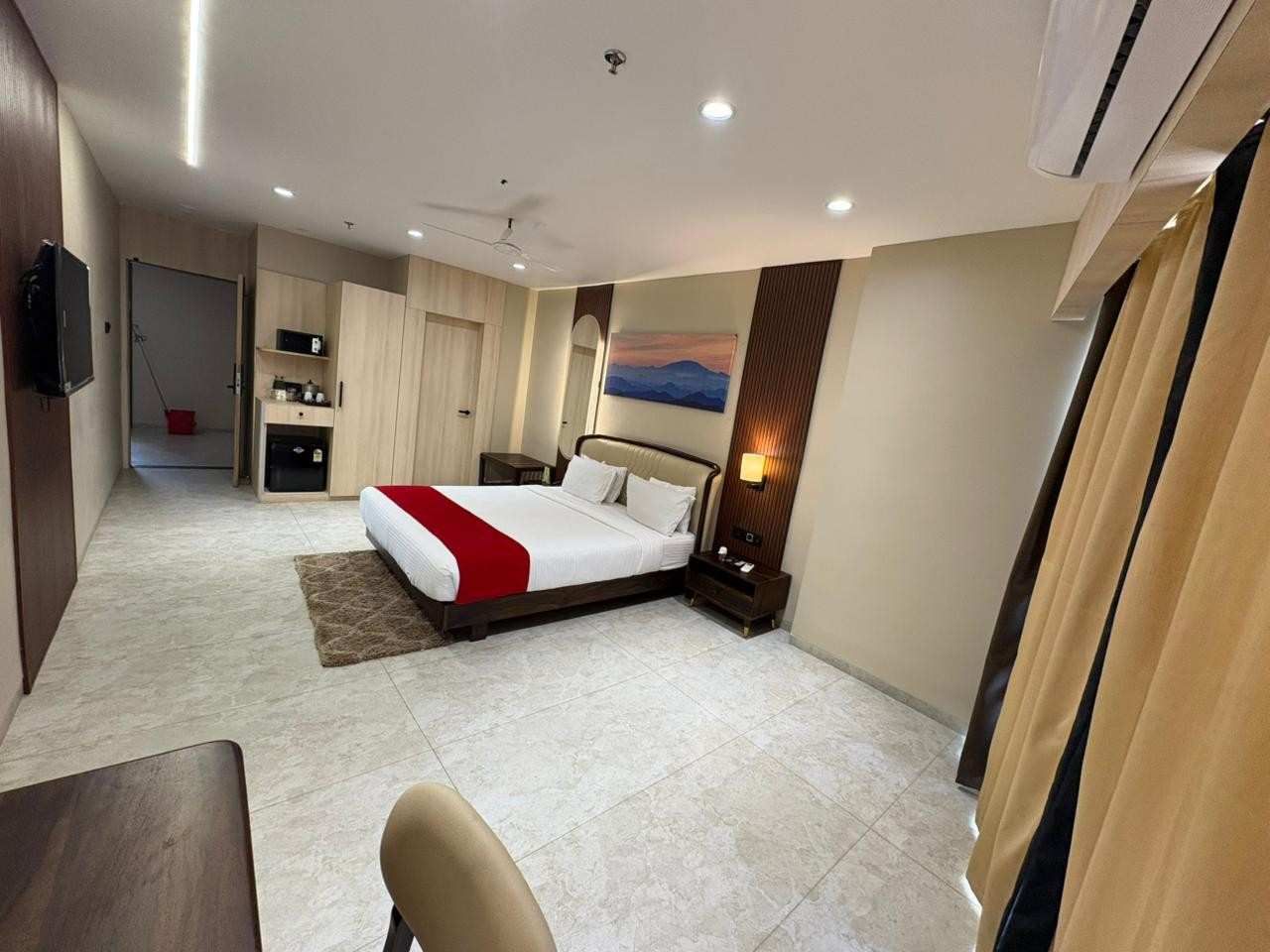 Hotel Saffron Suites Jr. Suite 6