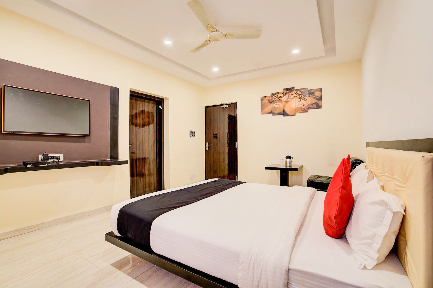 Hotel Saffron Suites Premium Room 3