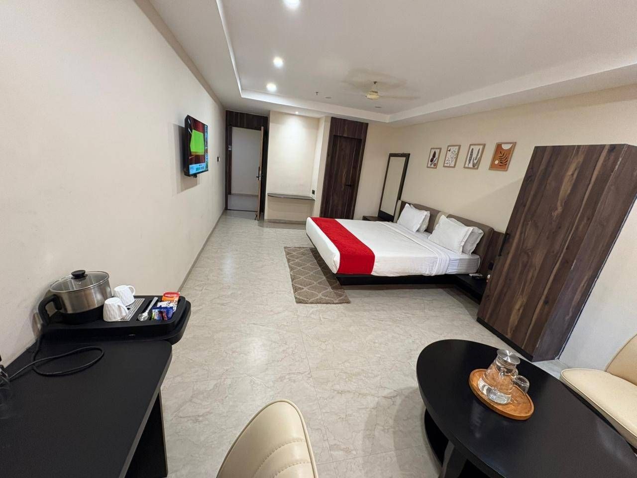 Hotel Saffron Suites Jr. Suite 11