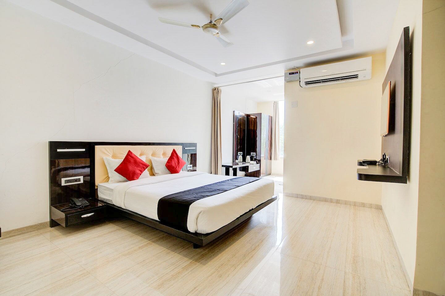 Hotel Saffron Suites Premium Room 5