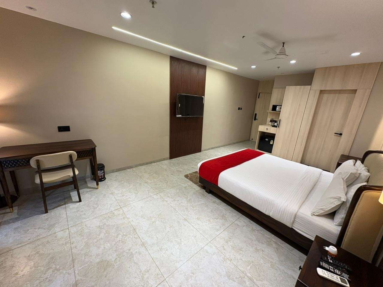 Hotel Saffron Suites Jr. Suite 10