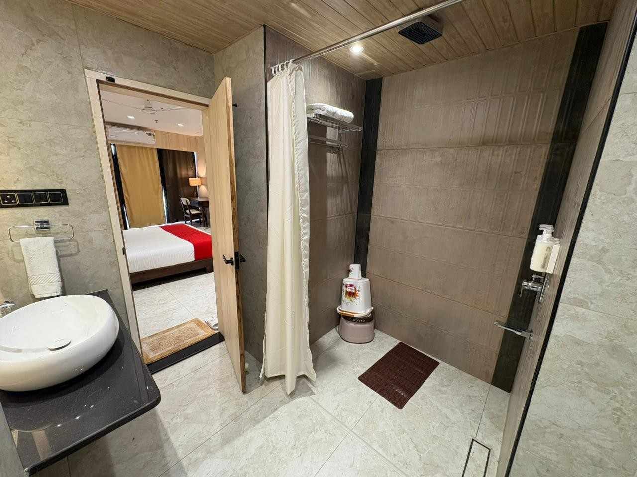 Hotel Saffron Suites Jr. Suite 5