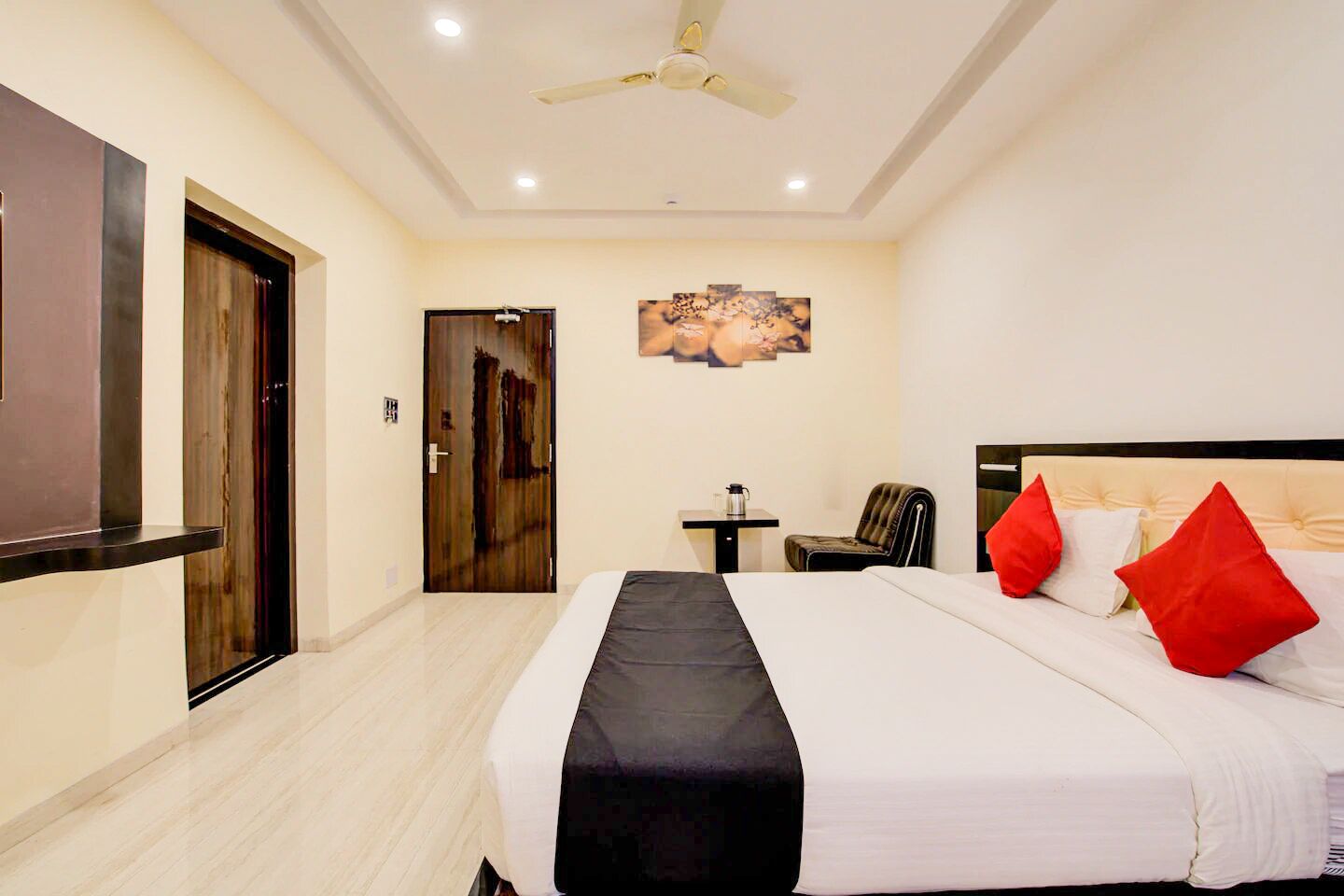 Hotel Saffron Suites Premium Room 4