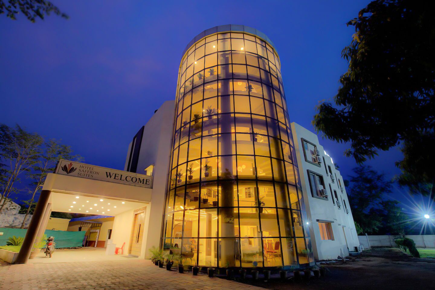 Hotel Saffron Suites