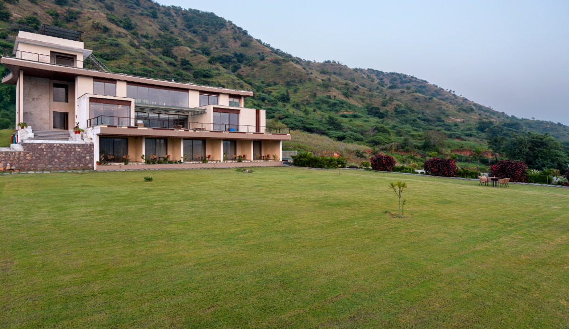 Traavista Rivera The Lake House