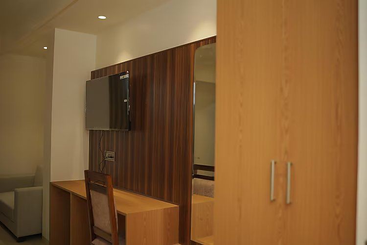 Hotel Sudha INN Deluxe Room 4