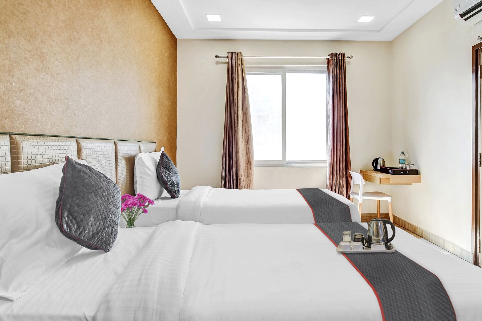 Townhouse Ekana Cricket Stadium Formerly Sunrise Regal Classic 24