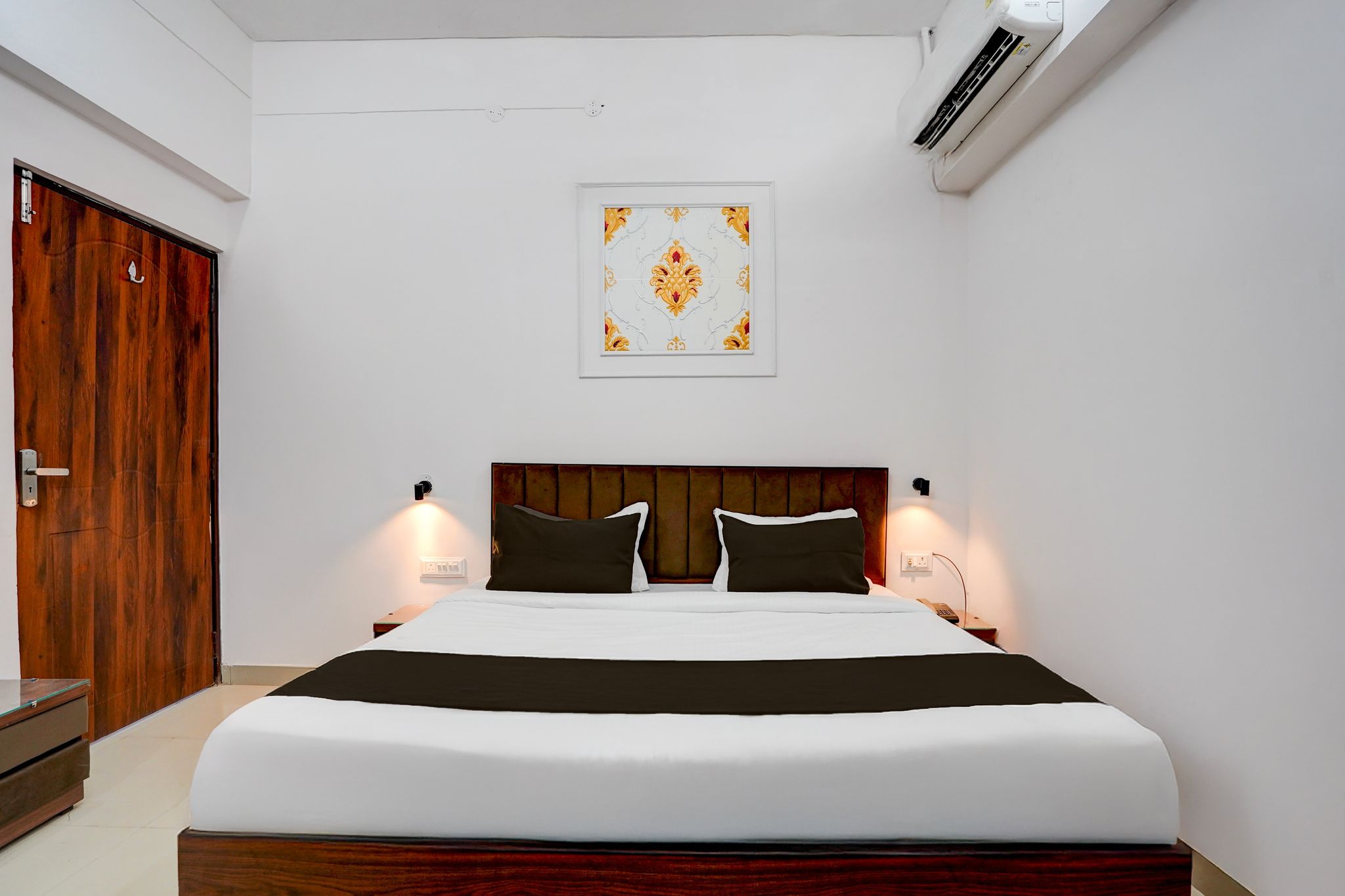 Collection O Prayag Railway Junction Classic 4