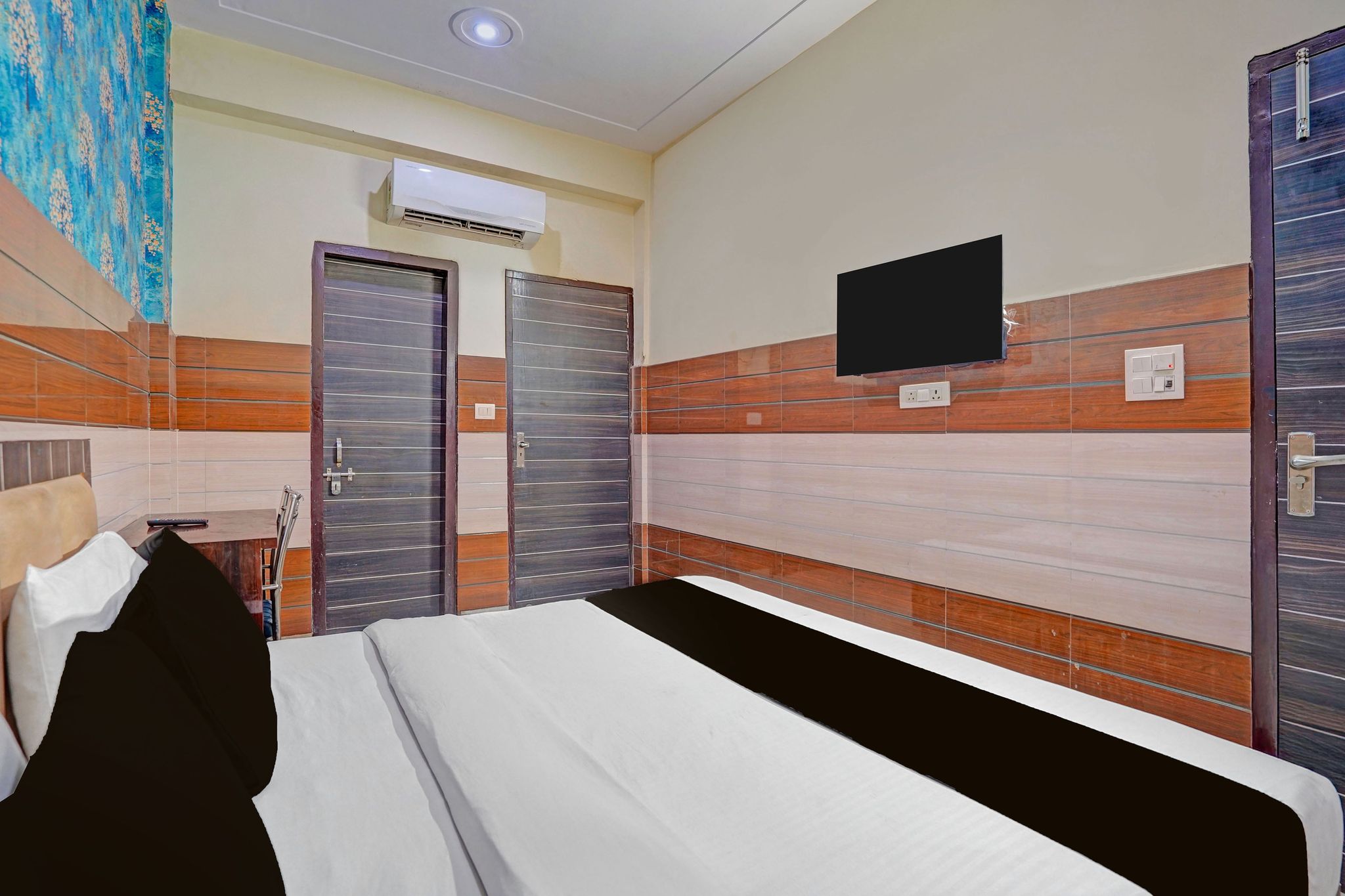 Hotel O Noida Sector 63 Formerly Aditya Residency Classic 38