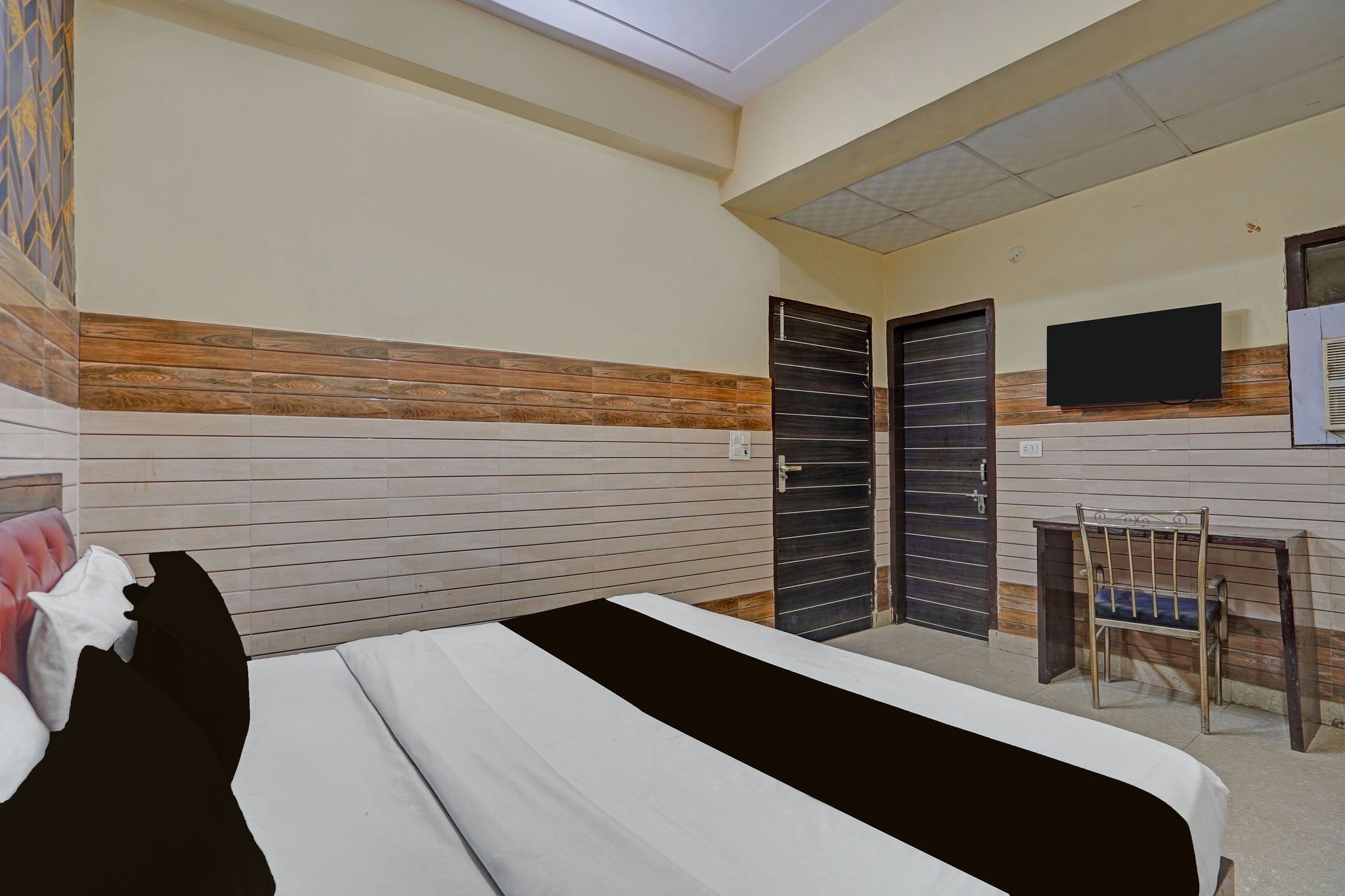 Hotel O Noida Sector 63 Formerly Aditya Residency Classic 4