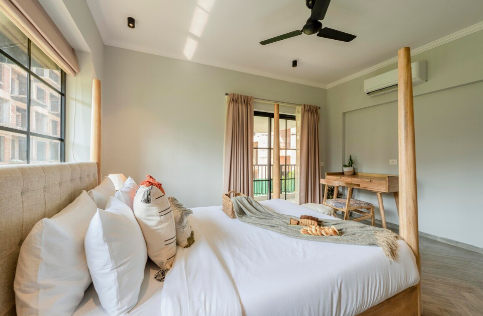 Modern 1BHK | Calangute | Shared Pool Bedroom 1 6