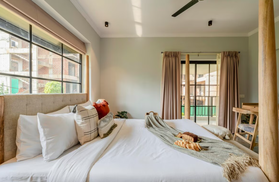 Modern 1BHK | Calangute | Shared Pool Bedroom 1 5