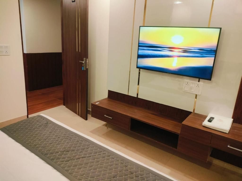 Urban Villa Deluxe Room With Balcony 2