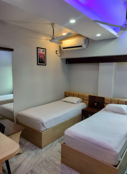 DELUXE TWIN BED AC ROOM