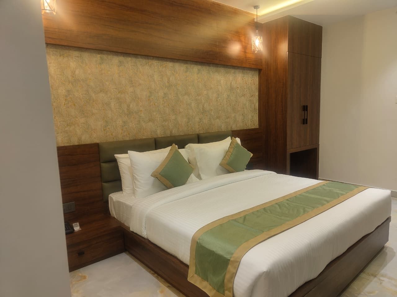 WORMWOOD SYNERGY VARANASI Superior Room 4