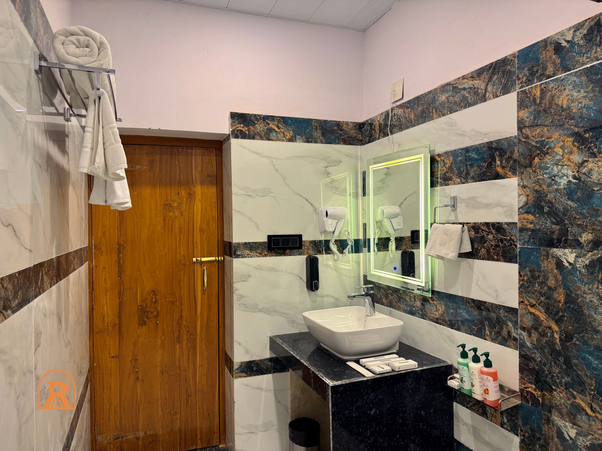 THE SHIKARGARH PALACE Junior Suite 5