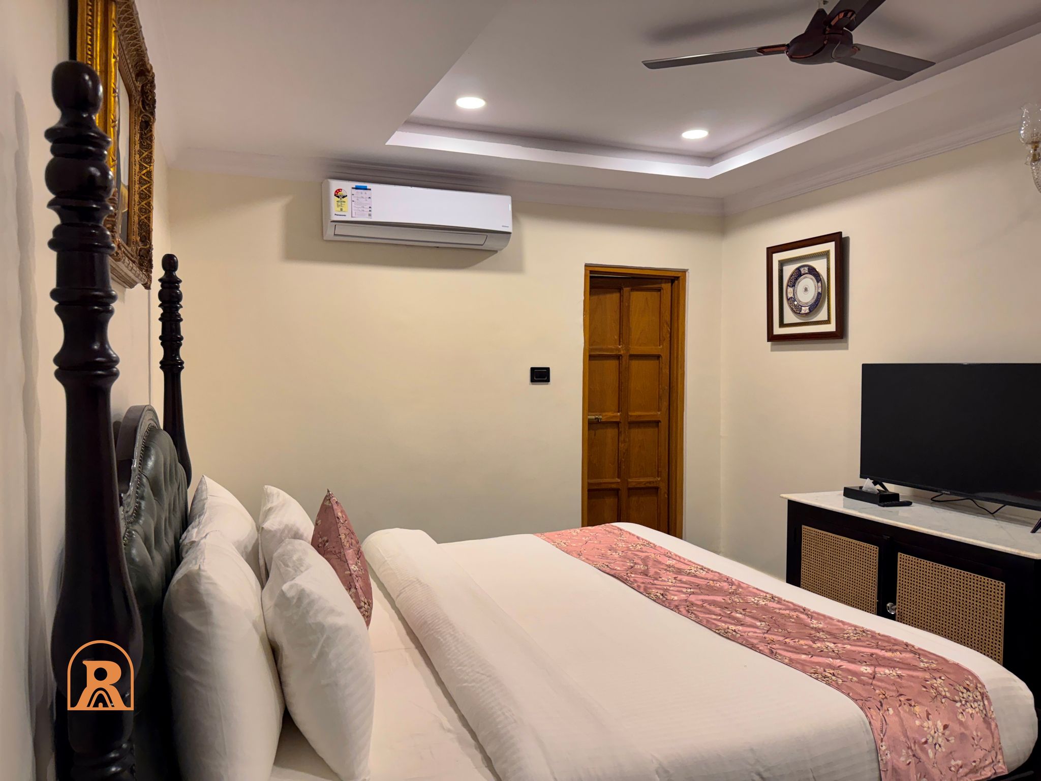 THE SHIKARGARH PALACE Deluxe Suite 3