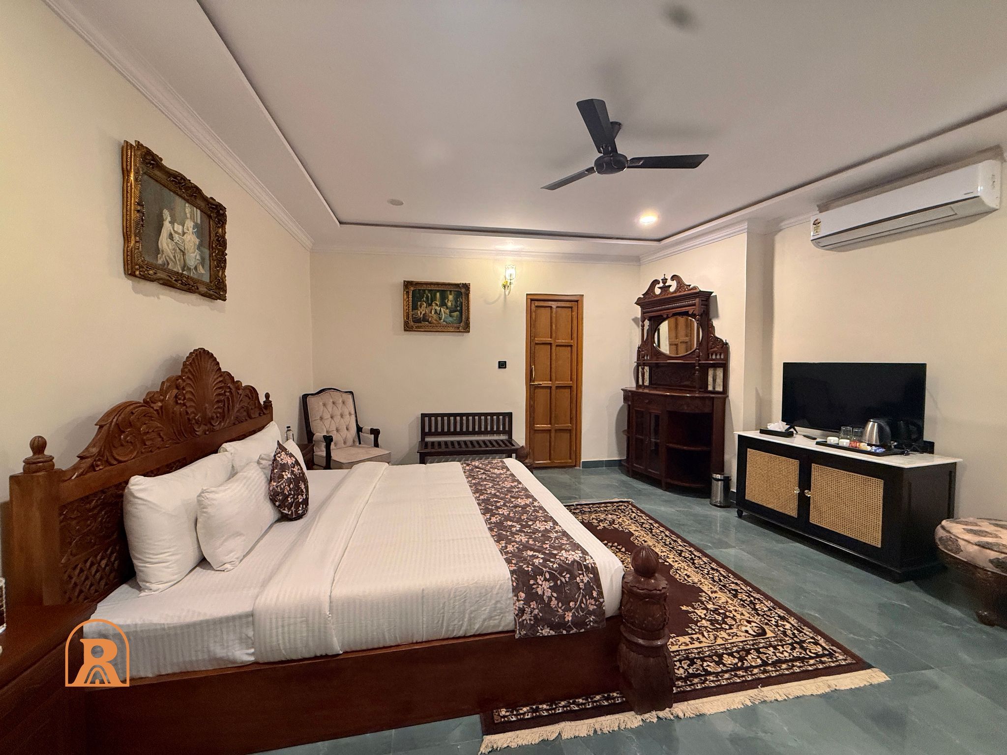 THE SHIKARGARH PALACE Superior Suite 13