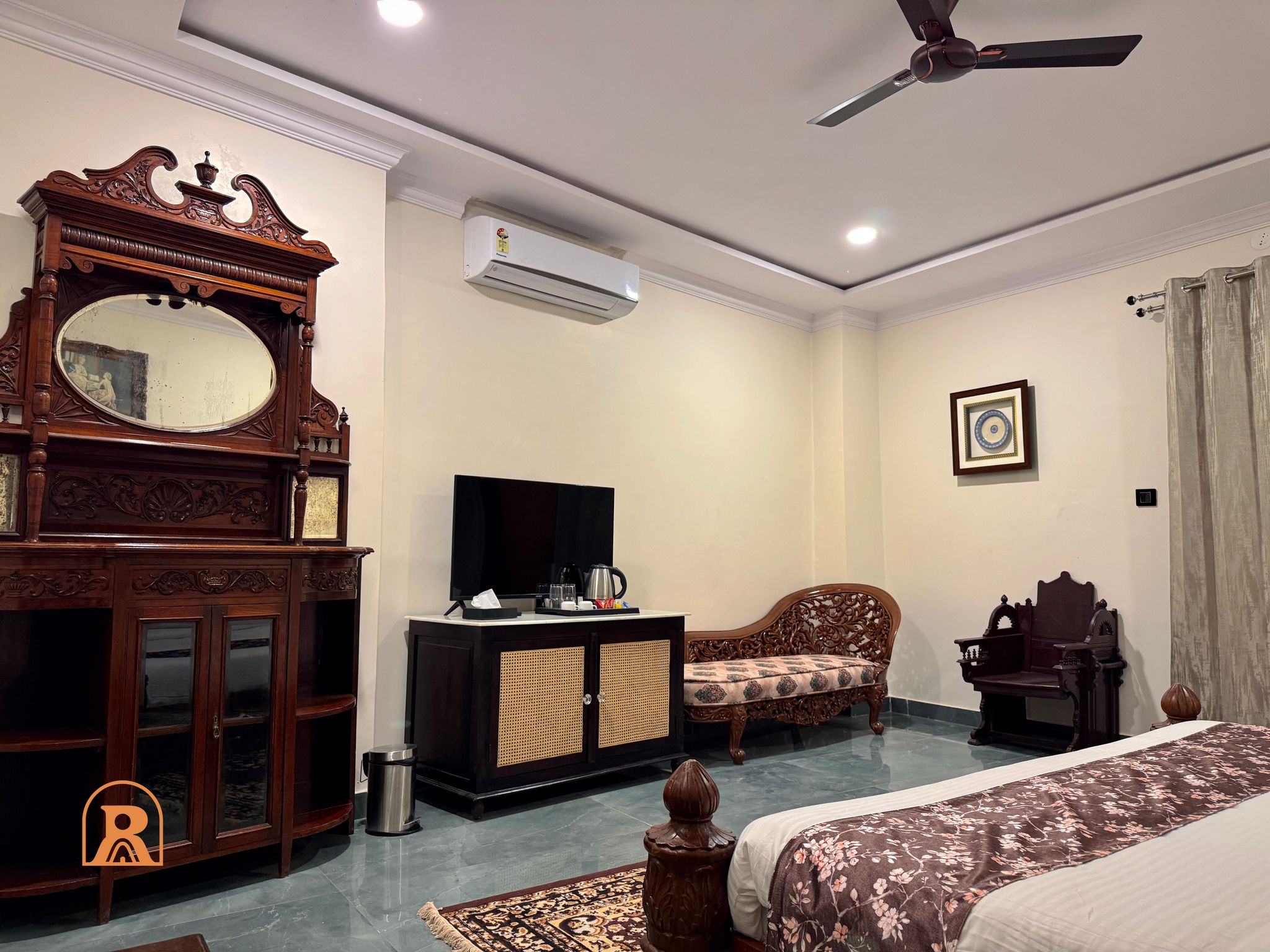 THE SHIKARGARH PALACE Superior Suite 11