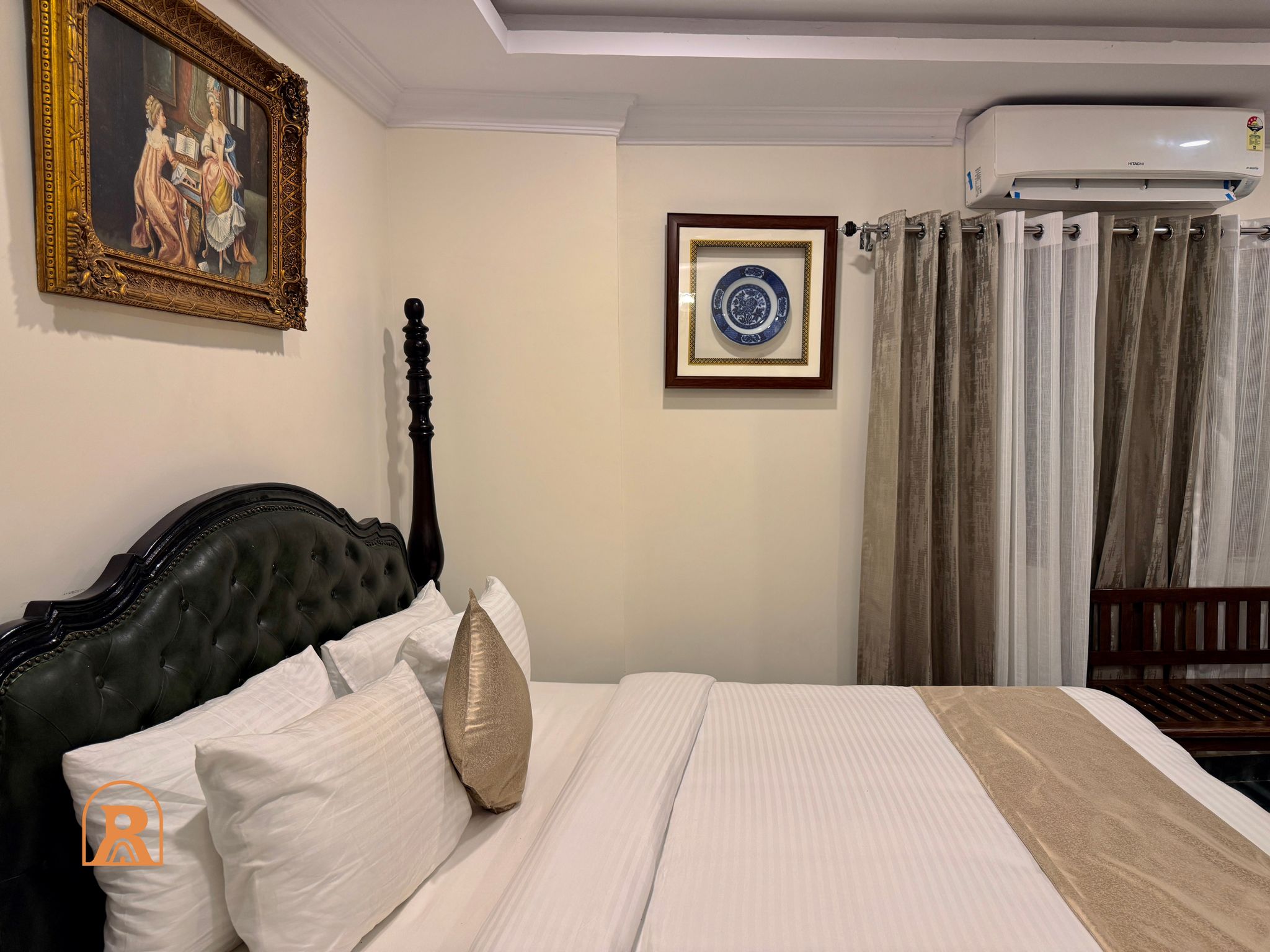THE SHIKARGARH PALACE Deluxe Suite 11