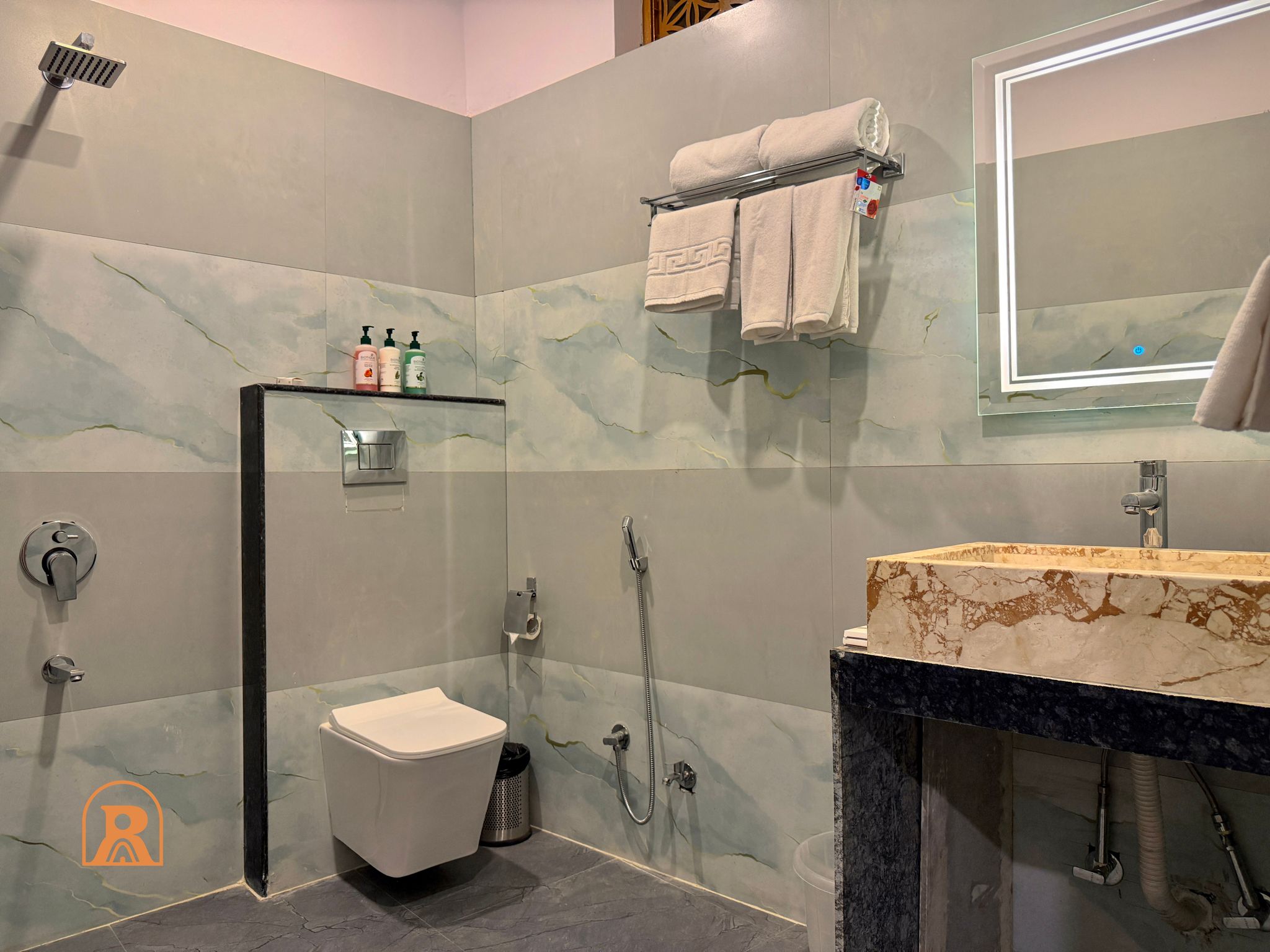 THE SHIKARGARH PALACE Superior Suite 3