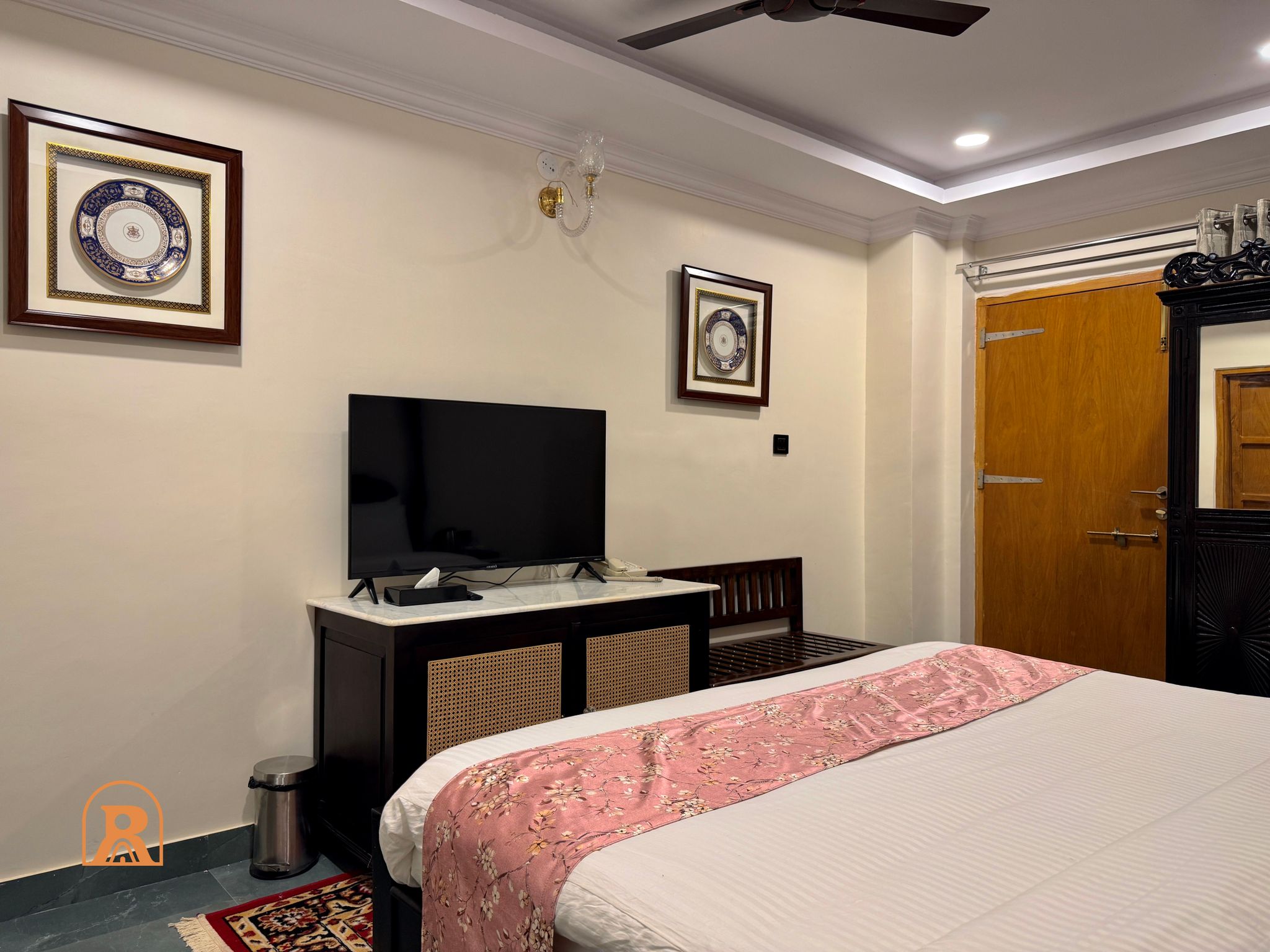 THE SHIKARGARH PALACE Deluxe Suite 13