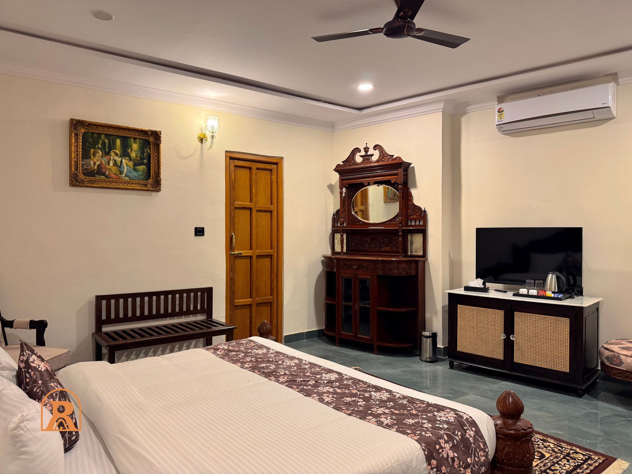 THE SHIKARGARH PALACE Superior Suite 15