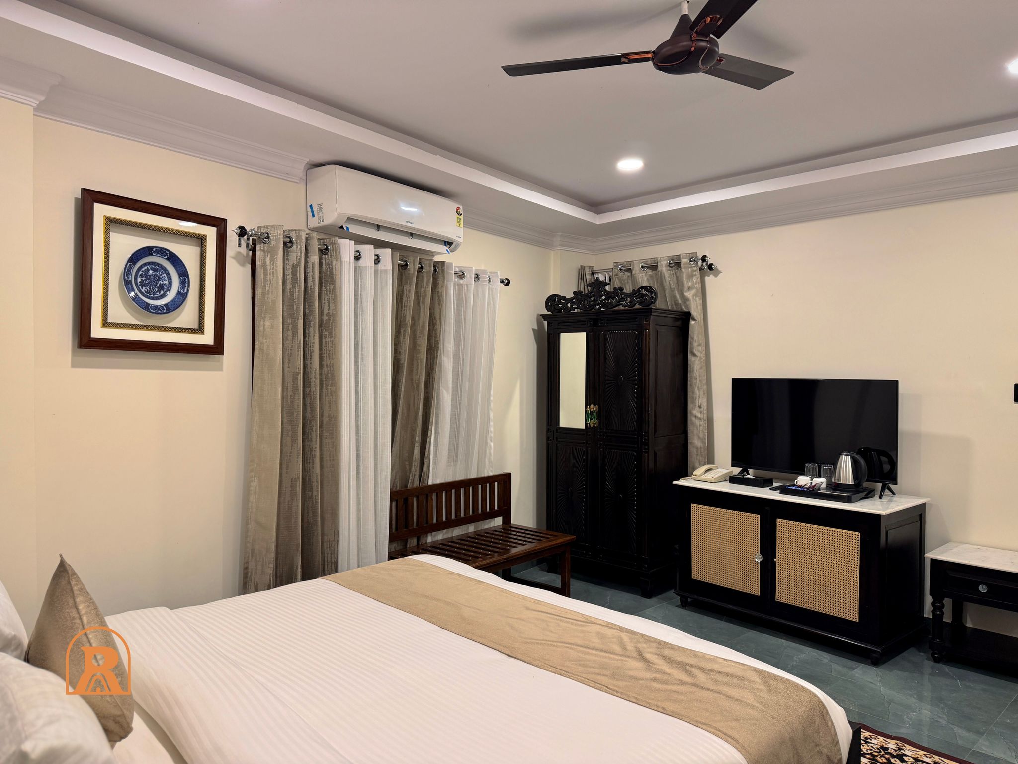 THE SHIKARGARH PALACE Deluxe Suite