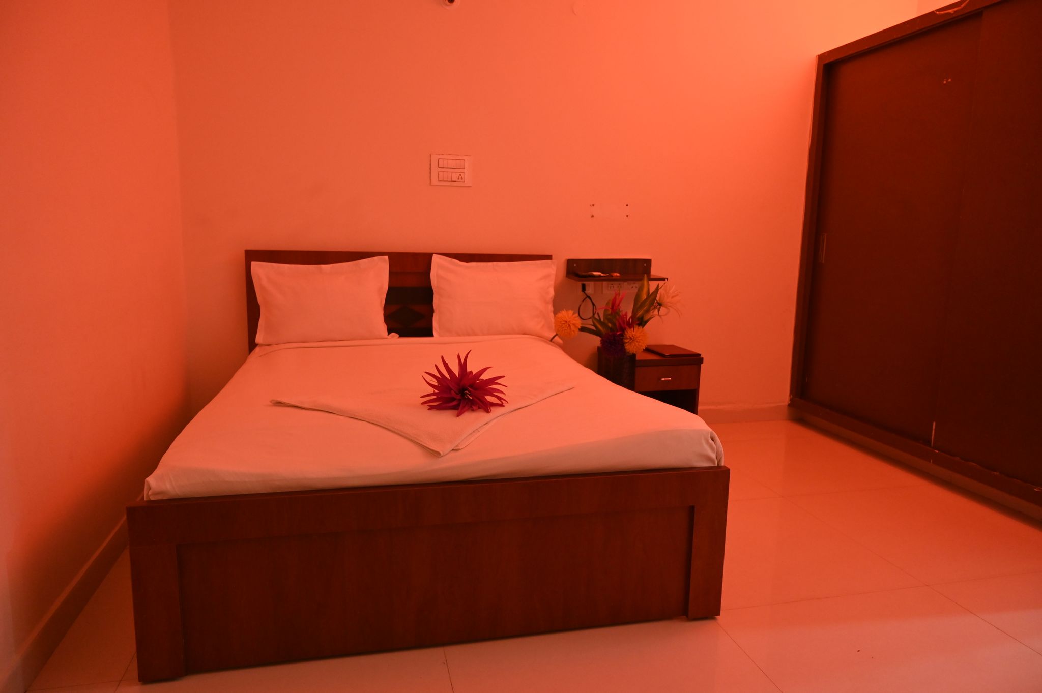 Urban Nest Luxury Stay Double Room 3