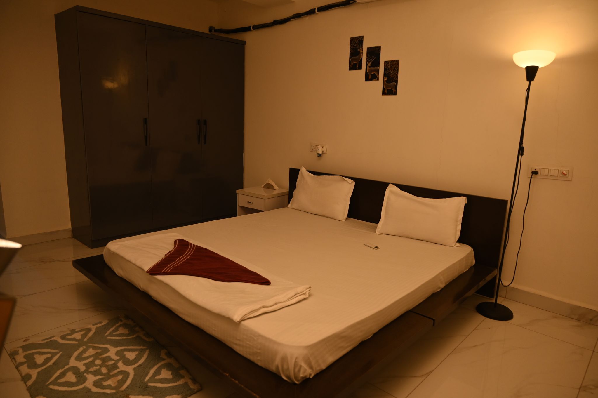 Urban Nest Luxury Stay Double Room 2