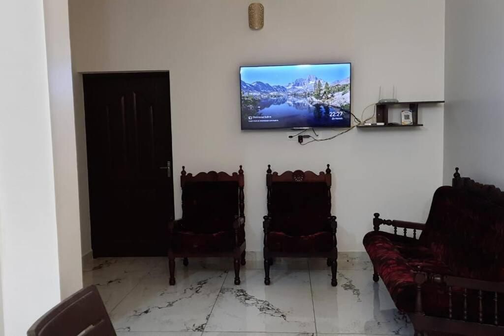 Shared lounge/TV area