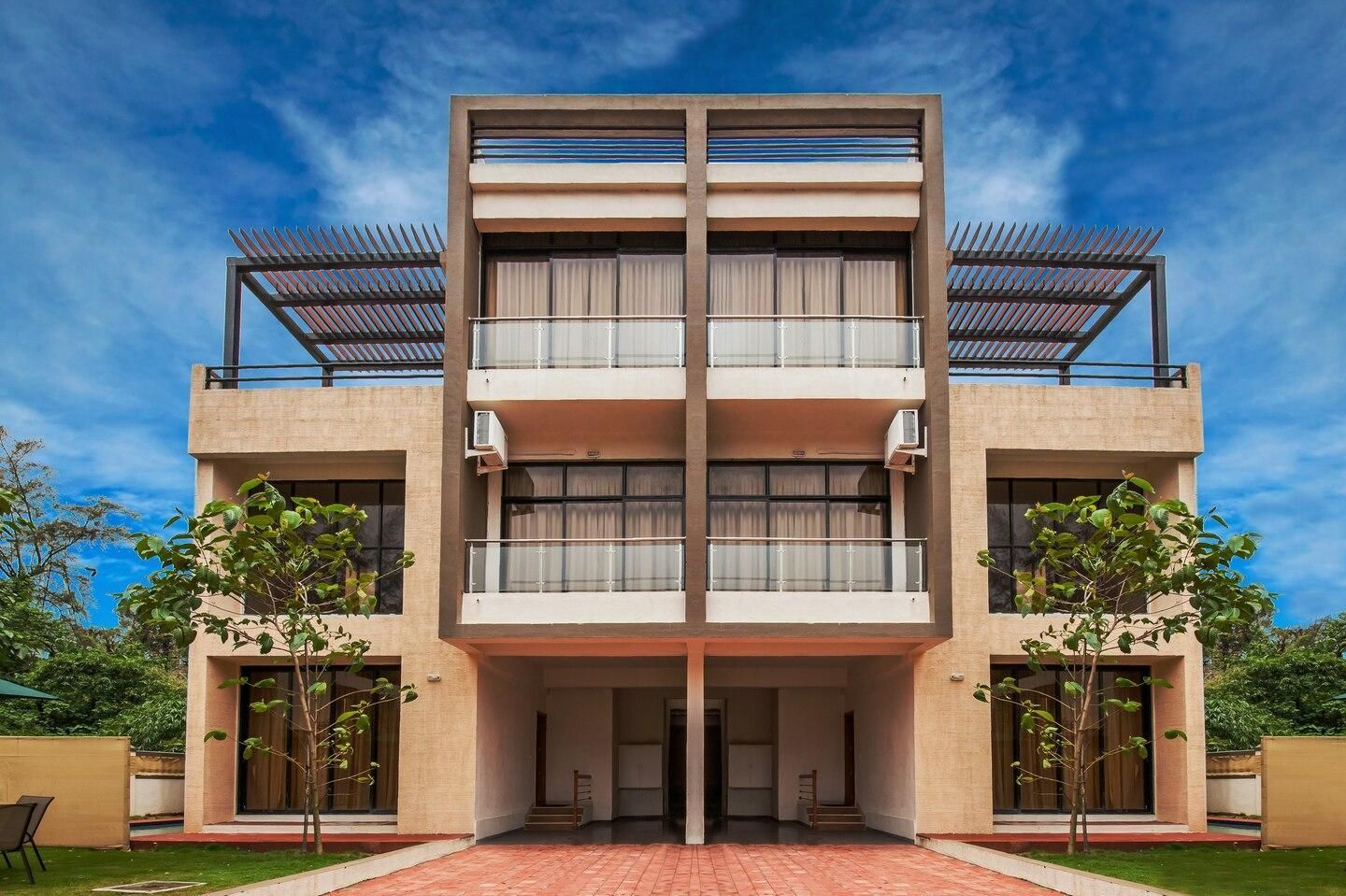 StayVista's Greenwoods Villa 7 - City-Center Villa with Private Pool, Terrace, Lift & Ping-Pong Tabl