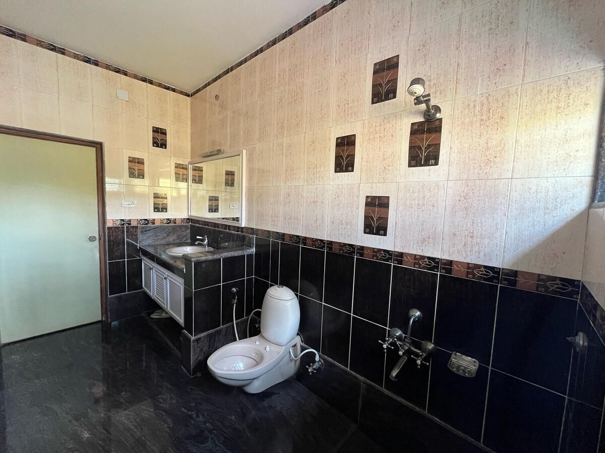 Courtyard‑Side King Room CourtyardSide King Room 3