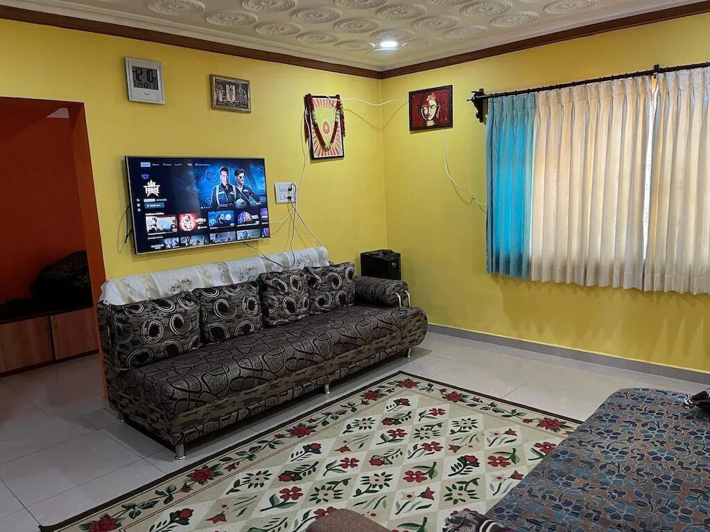 Courtyard‑Side King Room