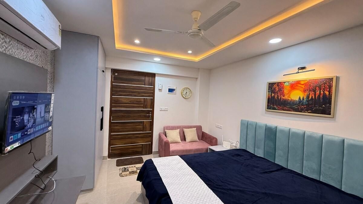 Luxury Studio Apartment