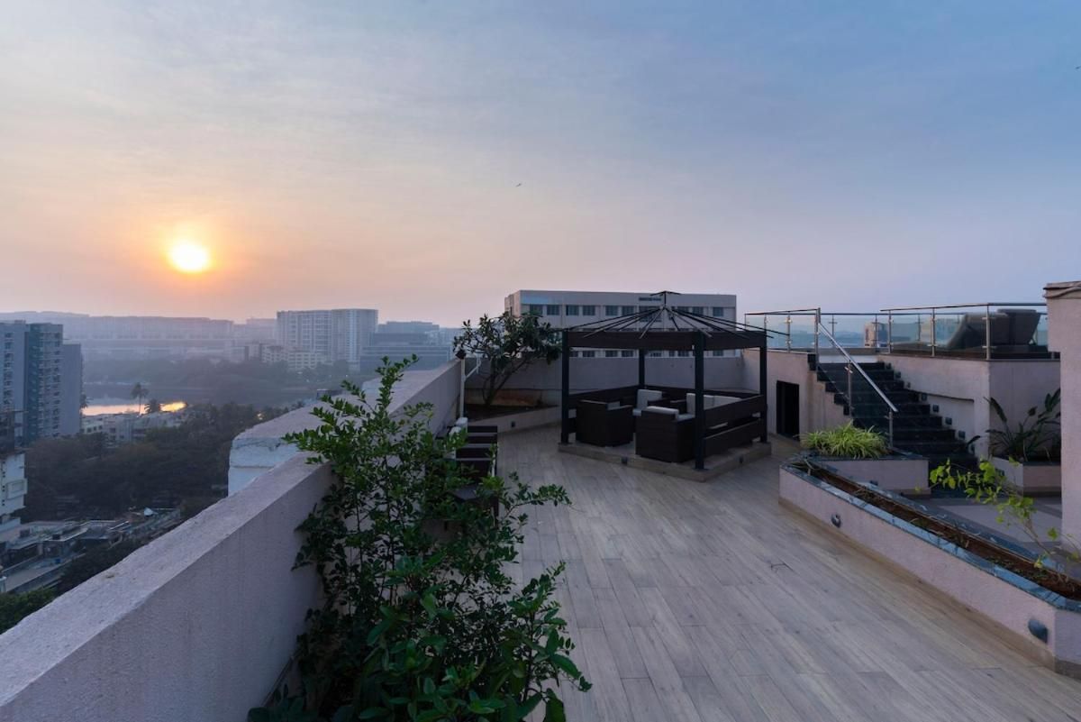 Cozy, Upscale 1 bhk Apt near BKC