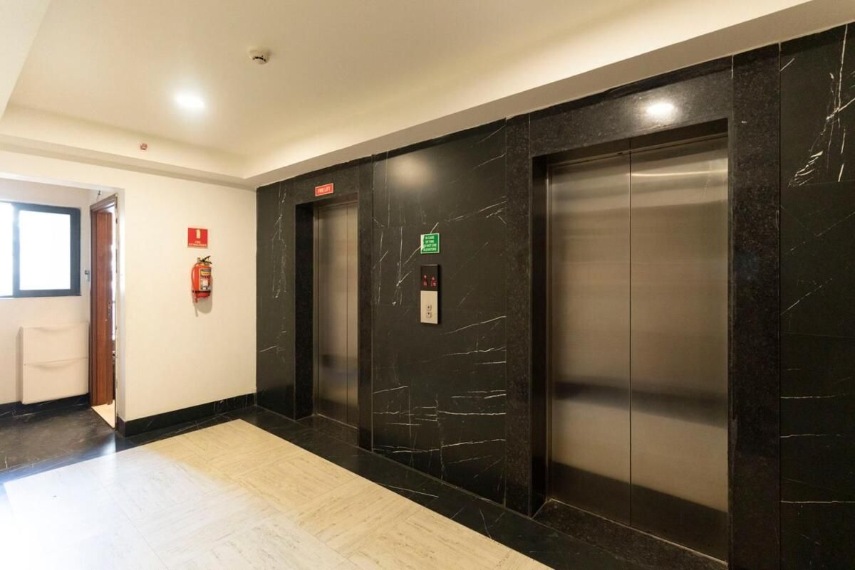 Cozy, Upscale 1 bhk Apt near BKC