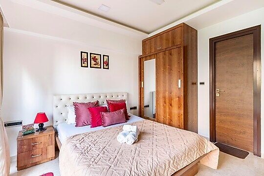 Cozy, Upscale 1 bhk Apt near BKC