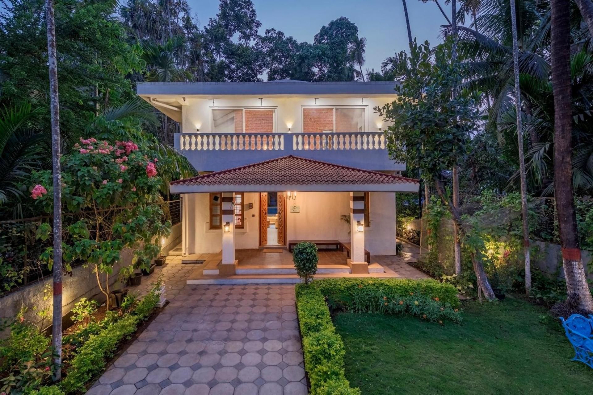 SaffronStays Atmos: rustic villa with projector