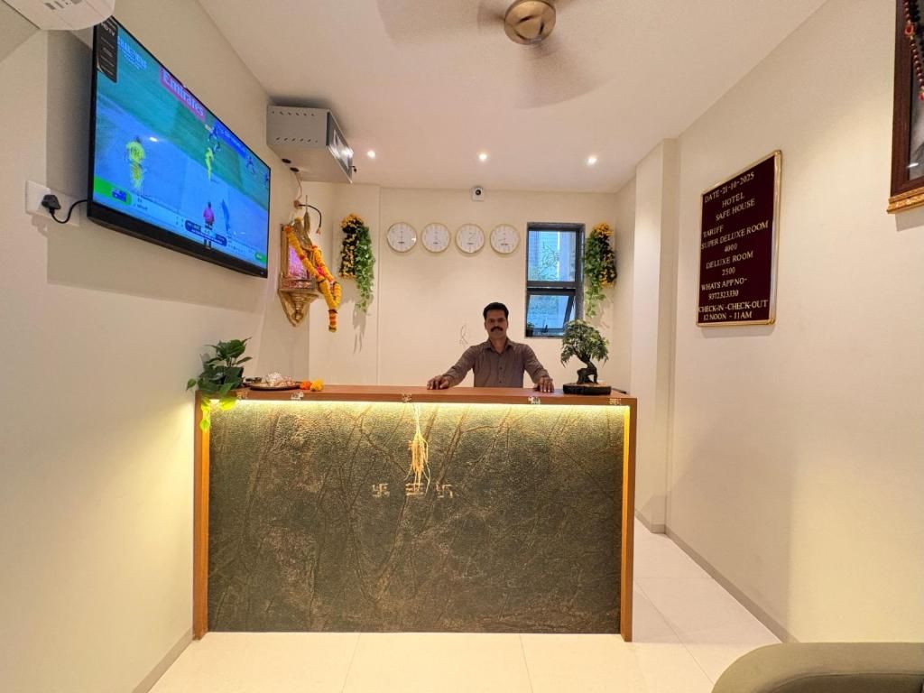 Hotel Safe House