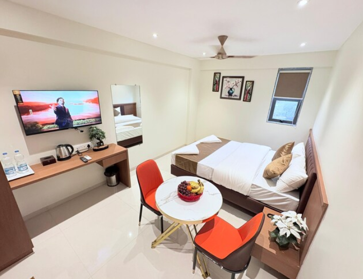 Hotel Safe House Deluxe Queen Bed Room